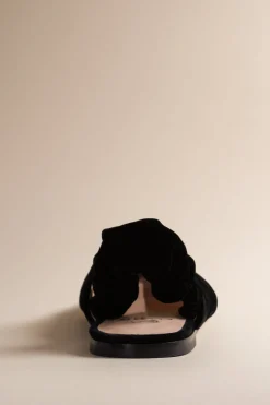 Mia Flat